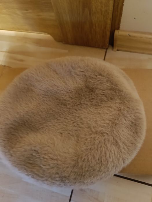 Czapka damska elegancka