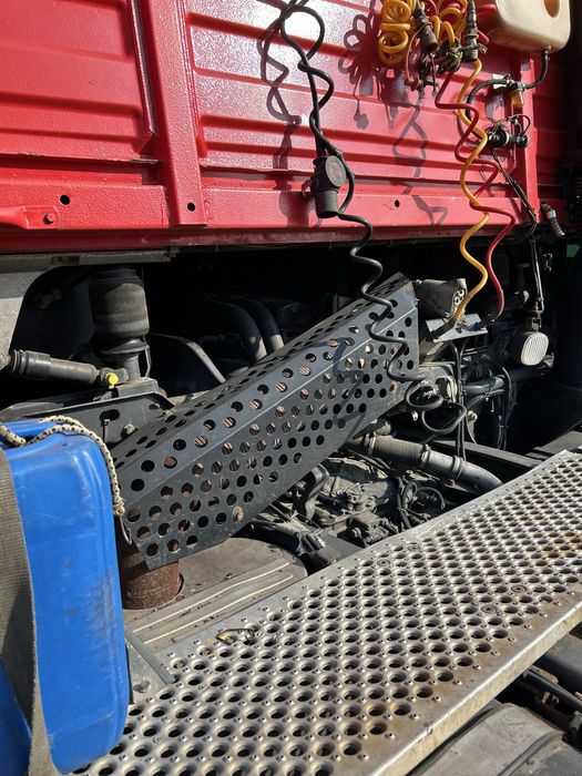 Renaul magnum та контейнеровоз