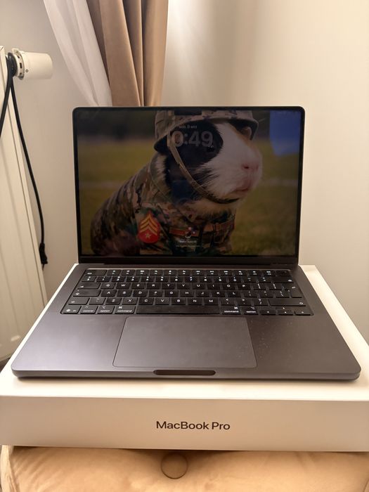 MacBook Pro M5 14” — 16 GB / 512 GB — jak nowy