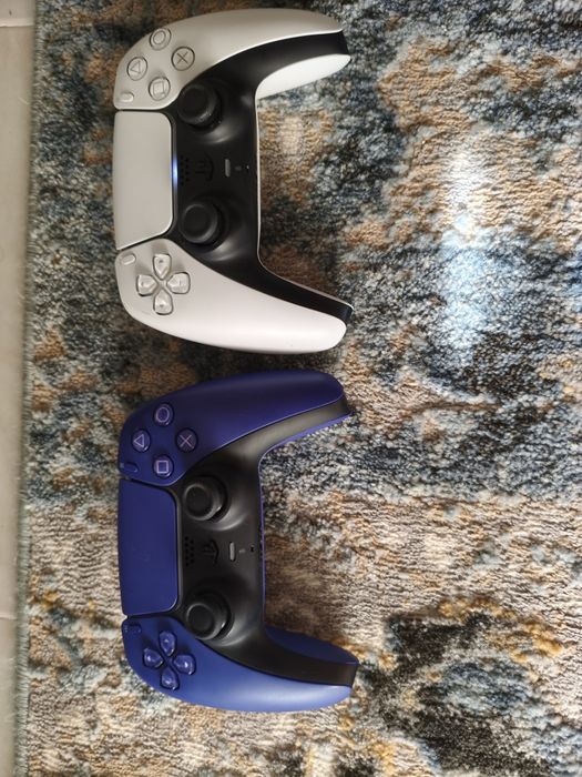 Vendo PS5 + 2 comandos com garantia
