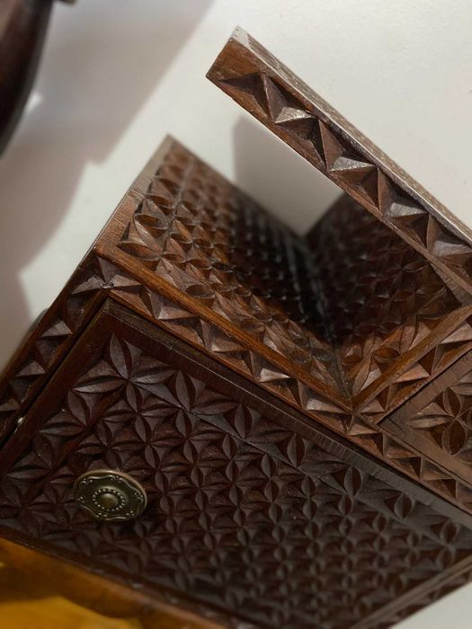 Mesinhas de cabeceira trabalhadas dos anos 60