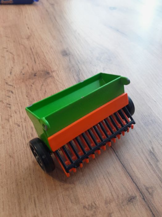 Siewnik siku 1:32  1388