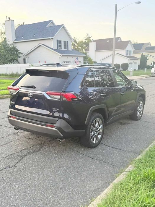 Toyota RAV4 Limited      2019