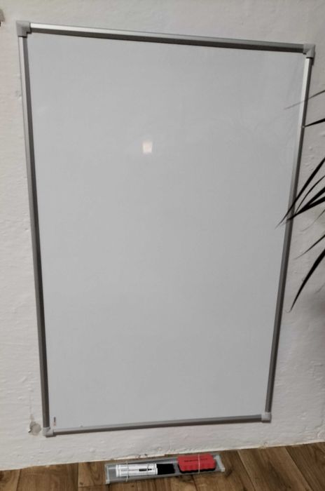 Tablica magnetyczna biała suchościeralna 90x60 rama aluminiowa