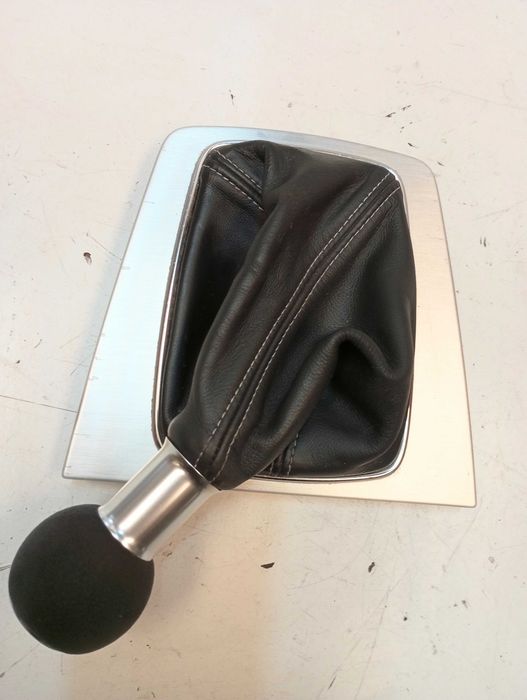 Manete de Mudanças 6 Veloc. com Aro Audi A4 B6 B7 Ref: 8E0864261