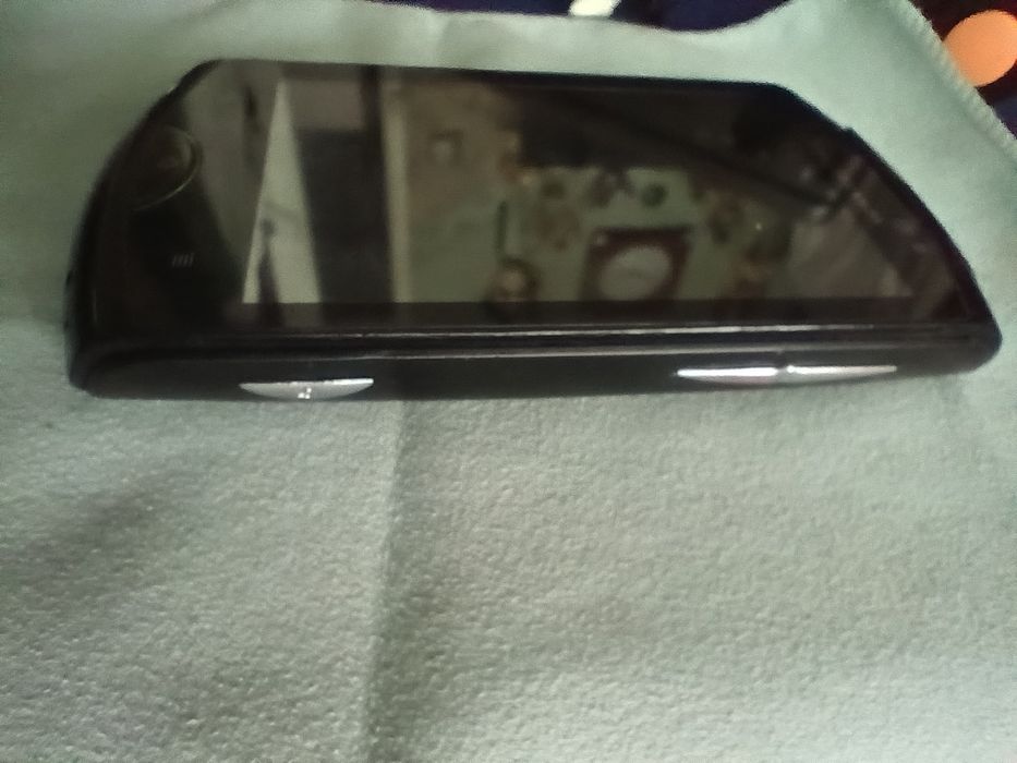 Sony Ericson WT 19 i ładowarka w komplecie