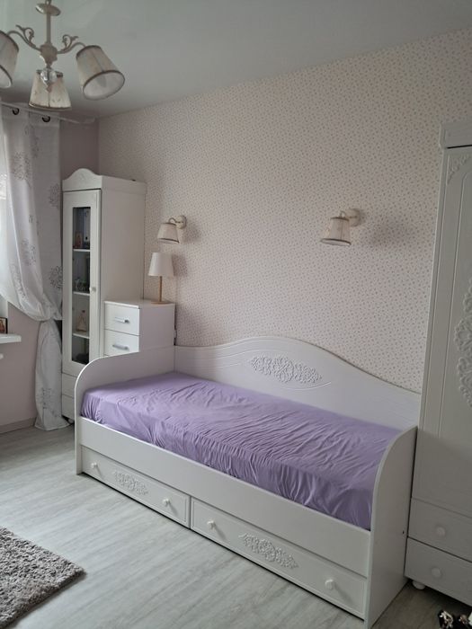 Ліжко з натурального дерева