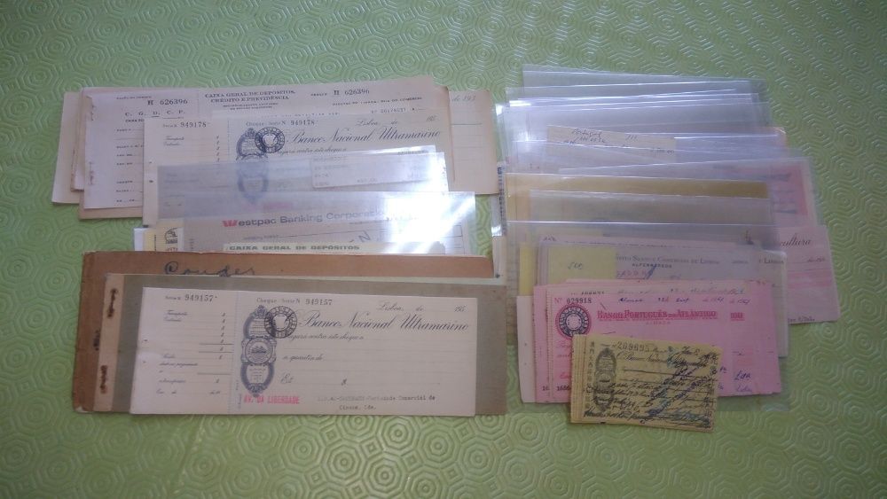 Fantastic Lot of 400 Checks (Portuguese) and Similar Items