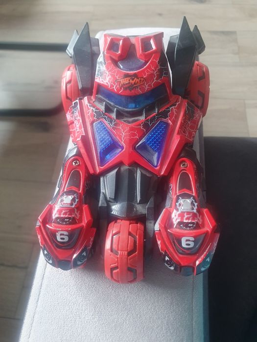 Trójkołowiec z dwoma motorami dźwięk swiatla