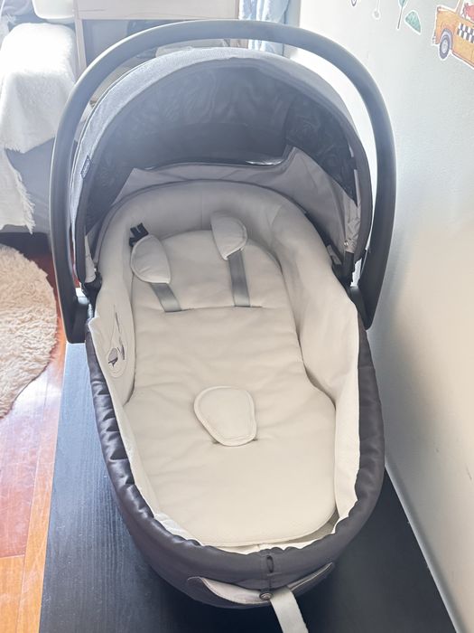 Carrinho de bebê trio chicco / ovo + isofix +alcofa