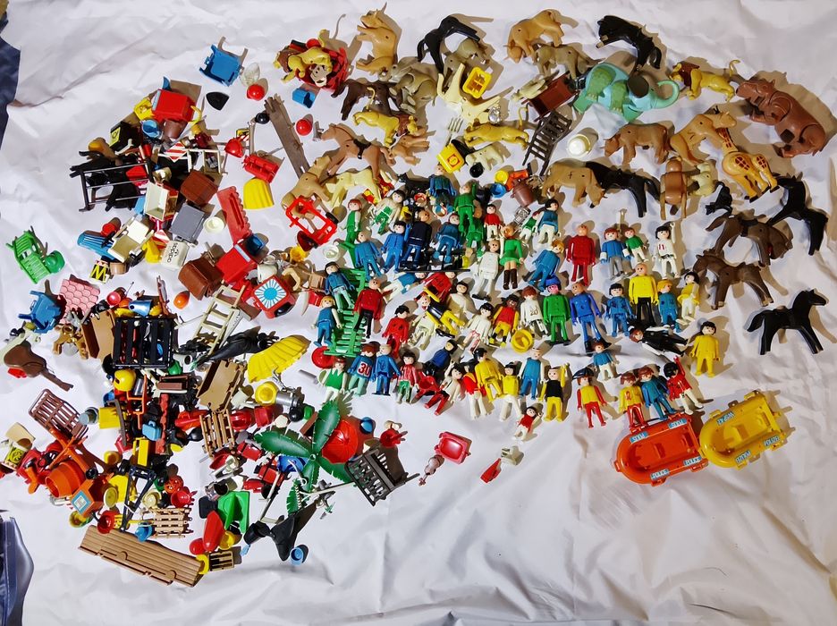 Wielki zestaw Playmobil lata 70" Gebore figurki, zwierzęta, wyposażeni