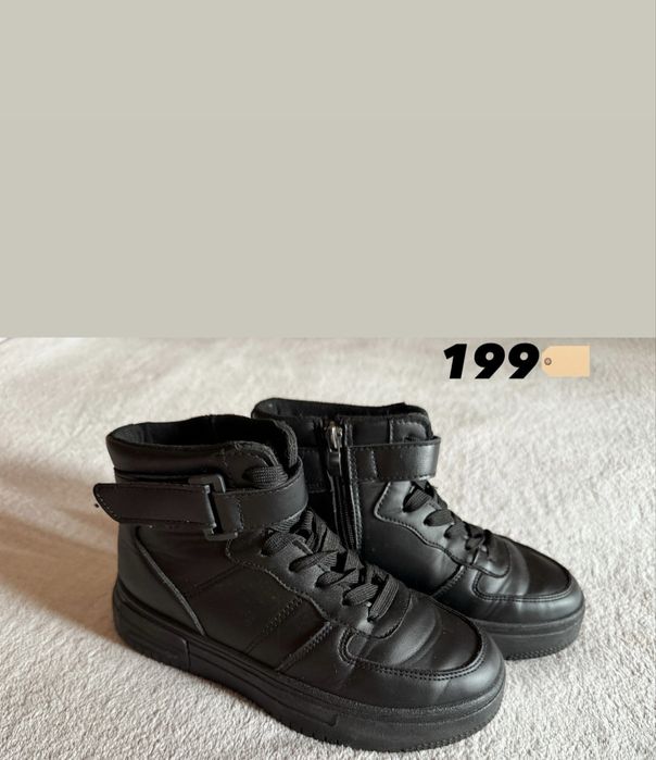 Жіночі кросівки