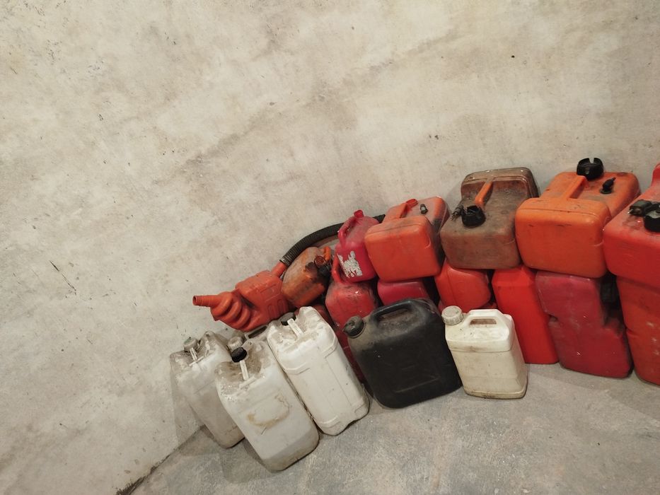 Motores fora de borda e material de barcos