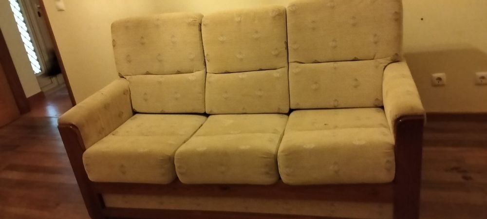 3 Sofás em Cerejeira
