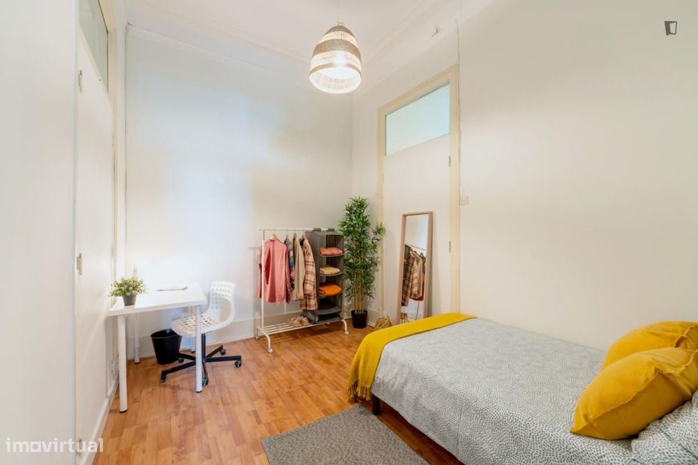 Quarto - localizado em Campo de Ourique Lisbon