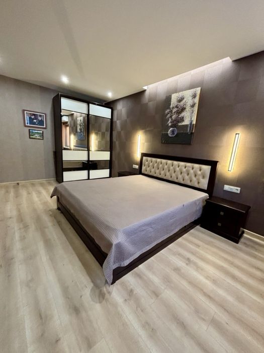 Здається Сучасний котедж в центрі Трускавця