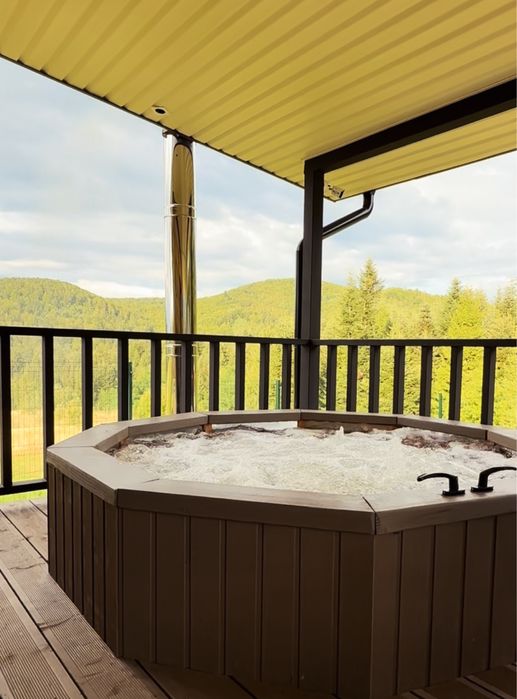 Відпочинок в Карпатах з теплим басейном та гарячим чаном.