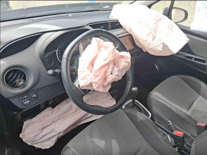TOYOTA Yaris Salvado