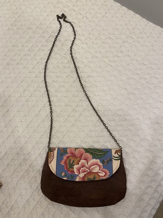 Mala de tecido e cortiça