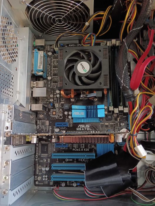 Продам материнку Asus M5A78L з процесором Athlon II X4 640 3000 MHz