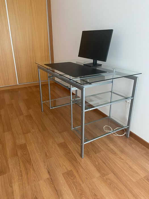 VENDE-SE SECRETÁRIA ALUMÍNIO E VIDRO