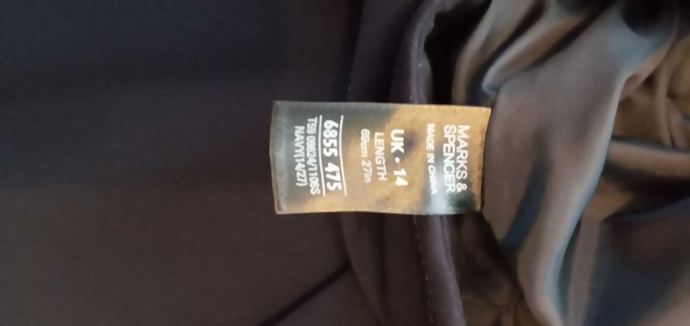 Чёрная юбка-карандаш Marks Spencer и брюки.