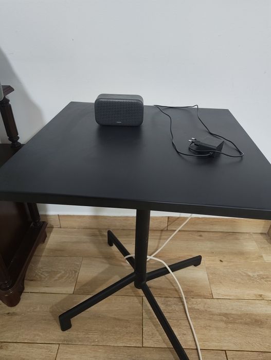 Caixa de som Xiaomi Smart Speaker Lite e mesa de ferro