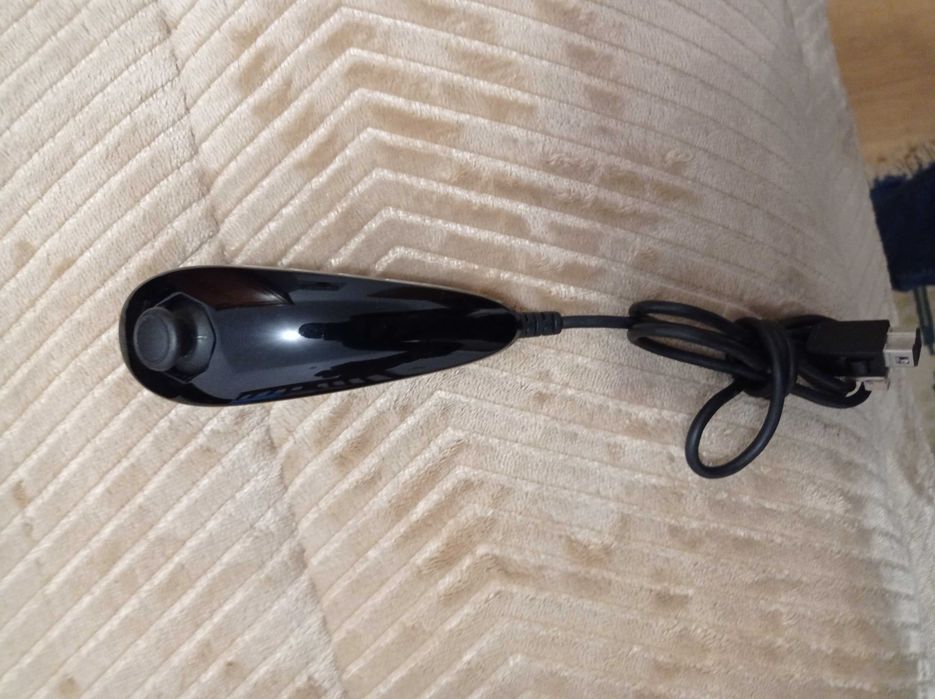 Nintendo Wii Preta + Caixa + 4 Jogos + 2 Comandos + Acessórios