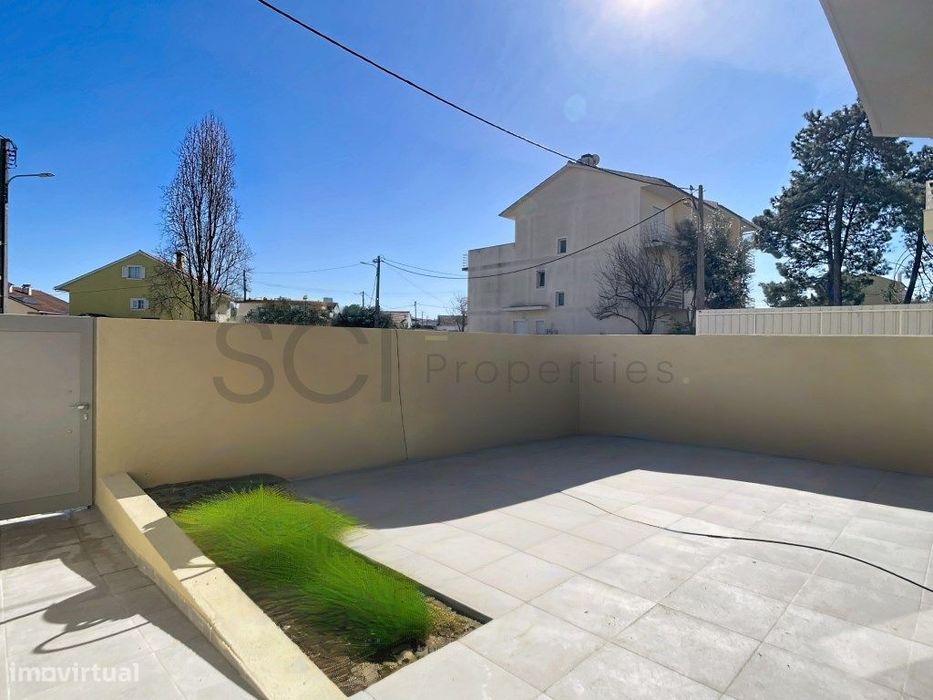 Apartamento T1 com logradouro 42m2, na Quinta do Conde