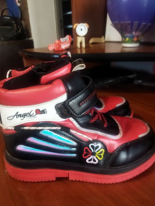 Зимові черевички для дівчинки