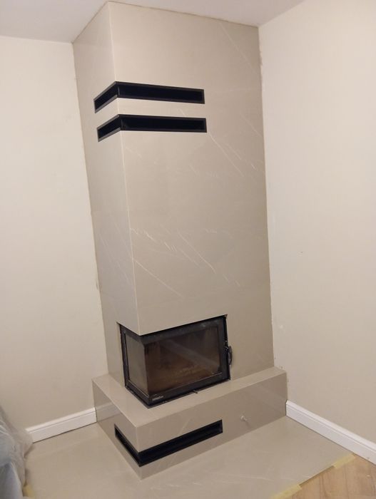 Kominek z montażem i obudową