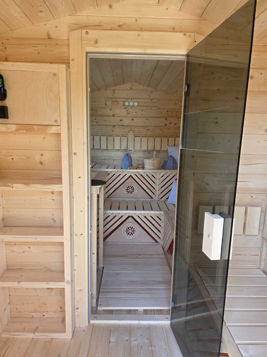 zestaw sauna sucha typu domek z jacuzzi