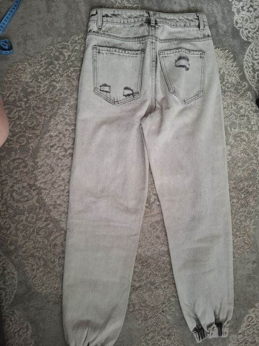 Spodnie jeans z rozdarciami