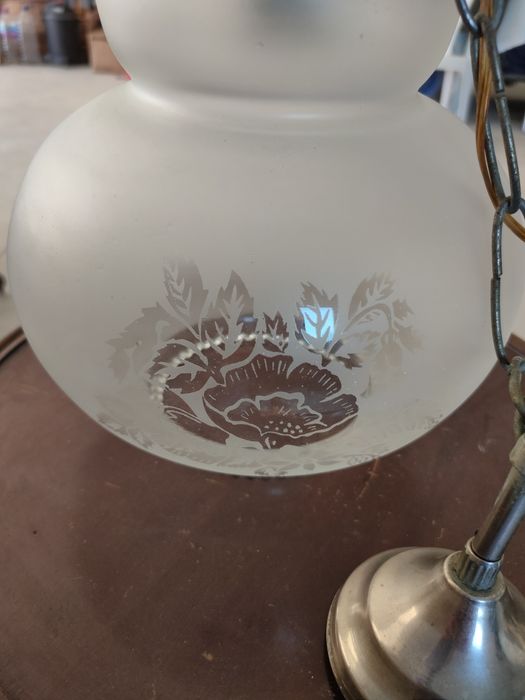 Candeeiro de tecto antigo.