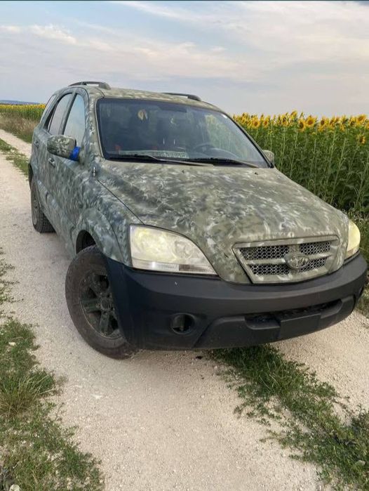 Продам кіа Соренто для ЗСУ. Два місяця назад робився двигун, чистились форсунки. По ходовій все норм. Не працює передній привід.к