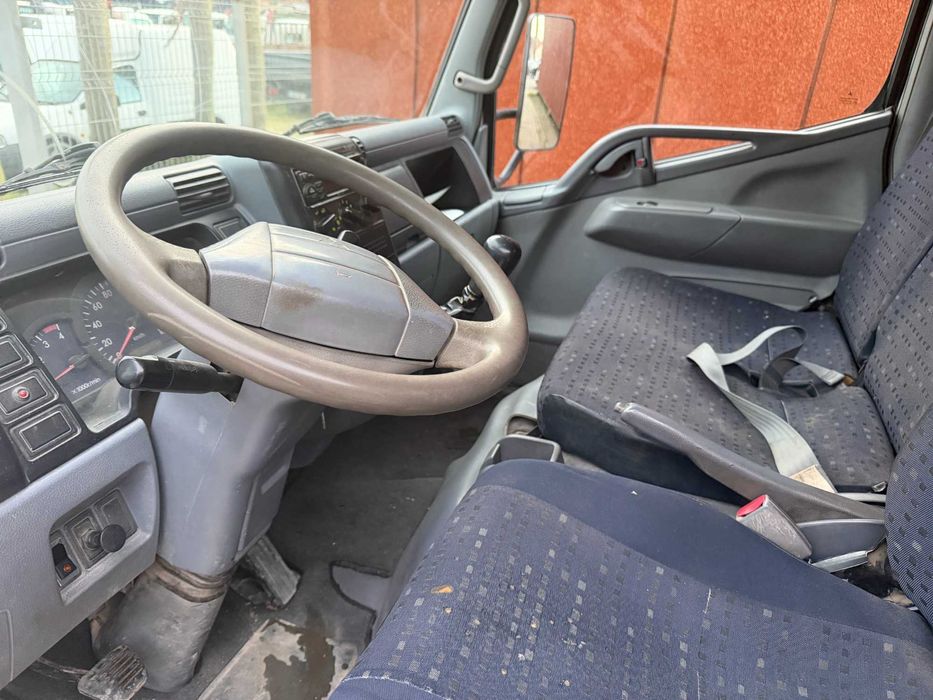 Carrinha Mitsubishi canter tribasculante