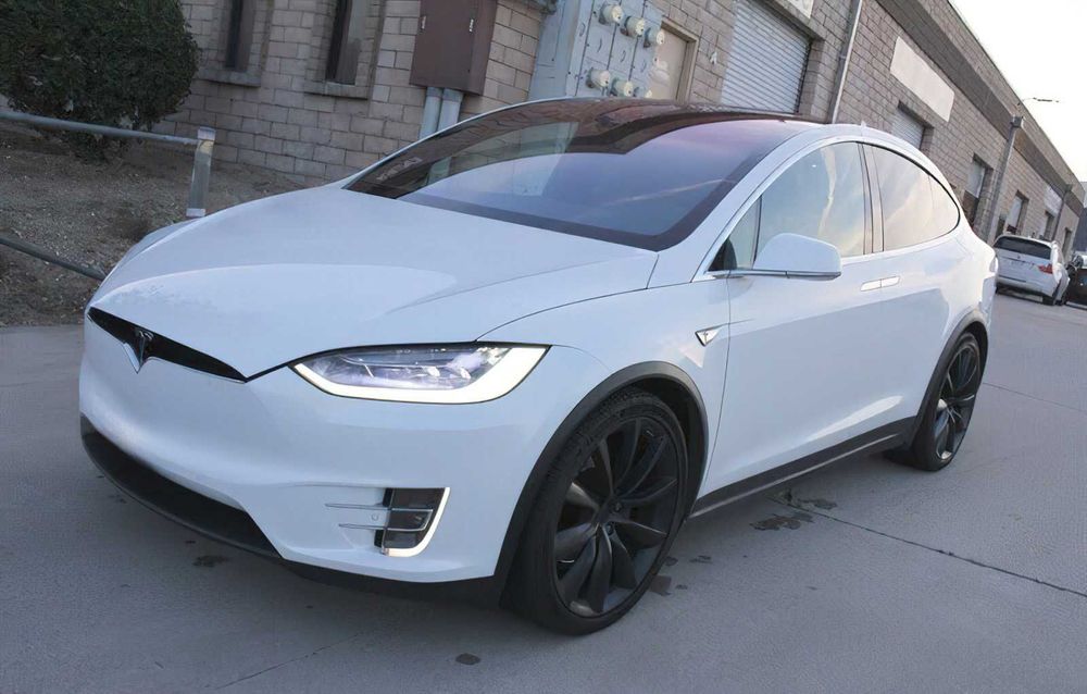 Tesla Model X 90D      2016