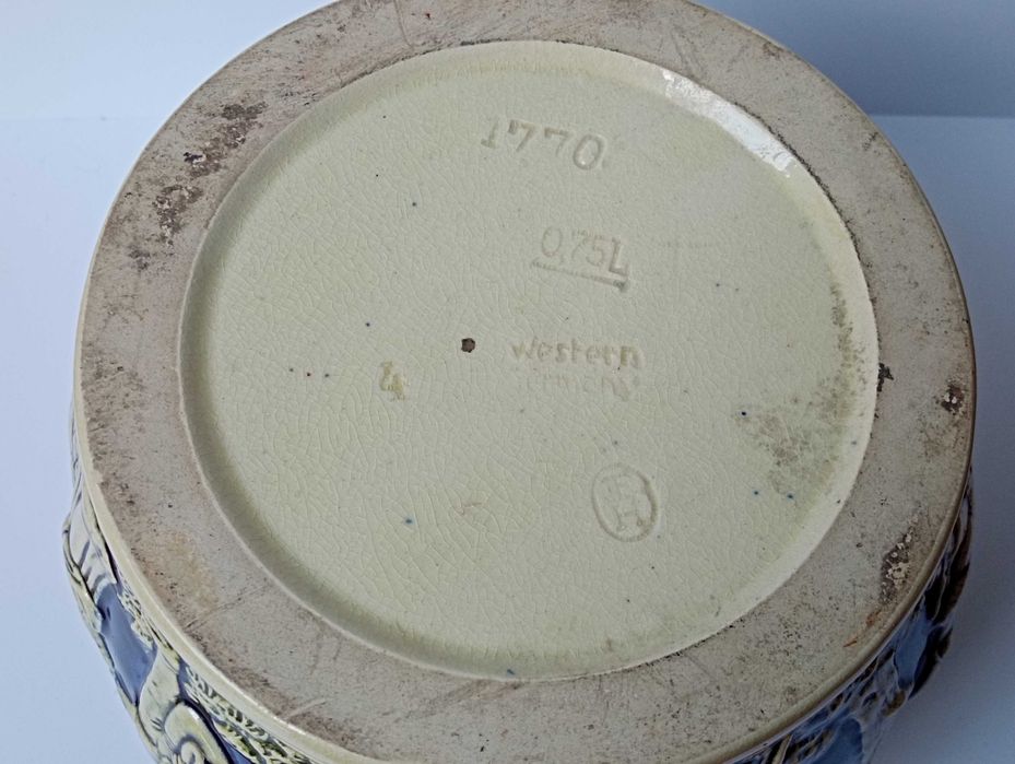 sygnowany pojemnik ceramiczny