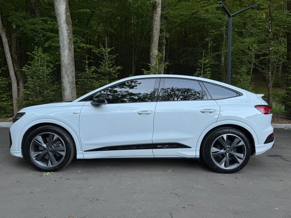 Авто Audi q4 sportback e-tron