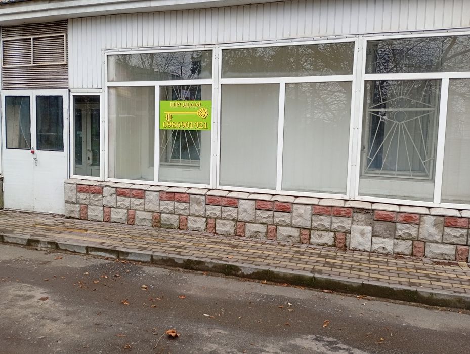 Продаж фасадного приміщення.