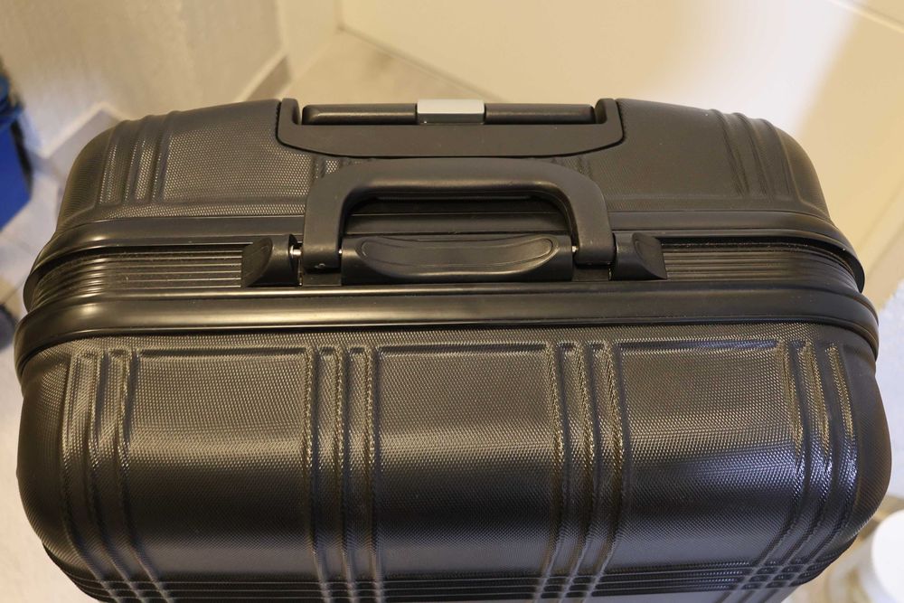 Чемодан  на 4-х колесах