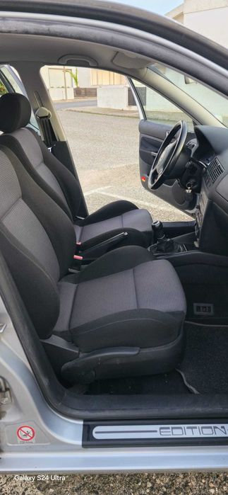 Vende-se VW Golf 1600, gasolina (edição especial 25 anos) - 50520 Kms