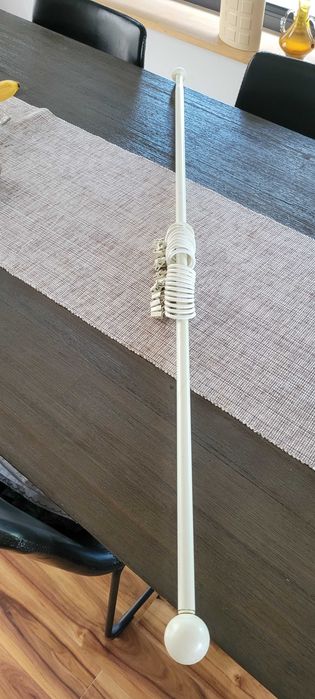 Biały metalowy karnisz teleskopowy Ikea