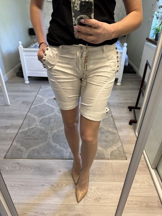 Biale szorty z dżetami