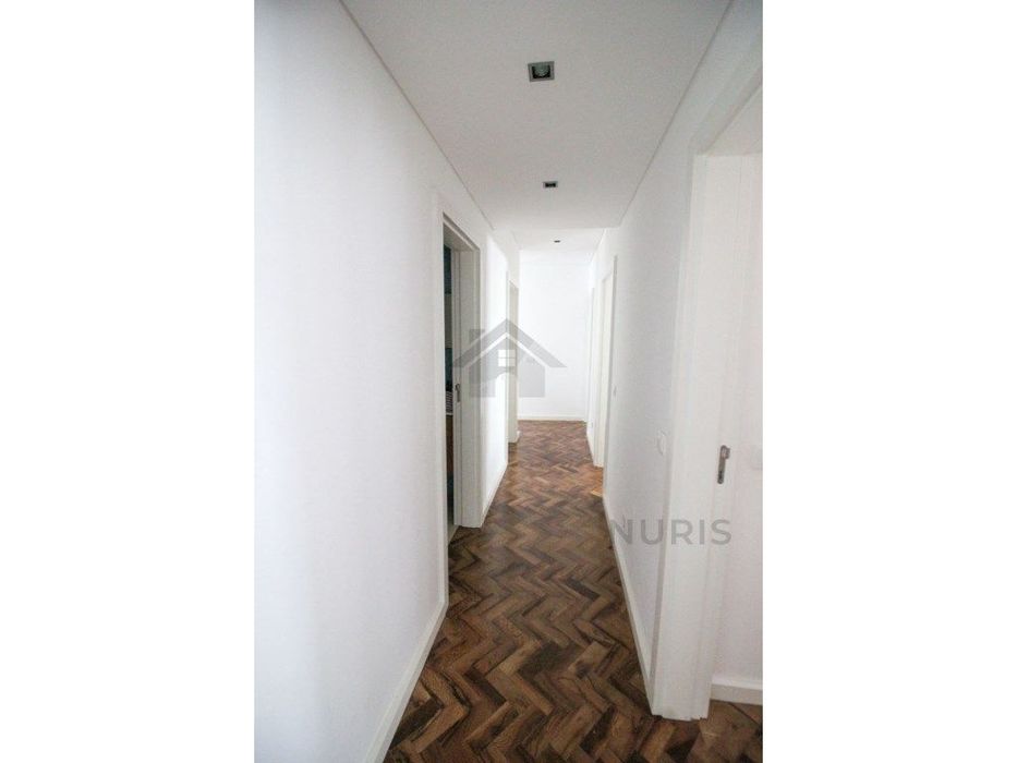 Espaçoso T4 Renovado no Centro de Portimão - 185 m²