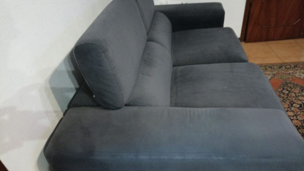 Sofá de dois lugares