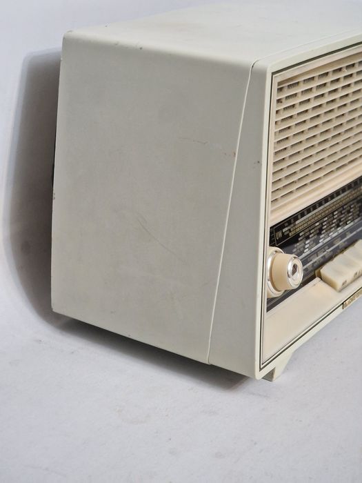 Rádio antigo reparado Loewe-Opta