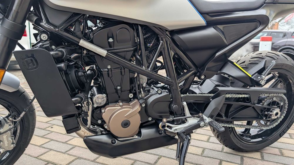 Мотоцикл Husqvarna Vitpilen 701 LeoVince ABS TCS MoToBaZa