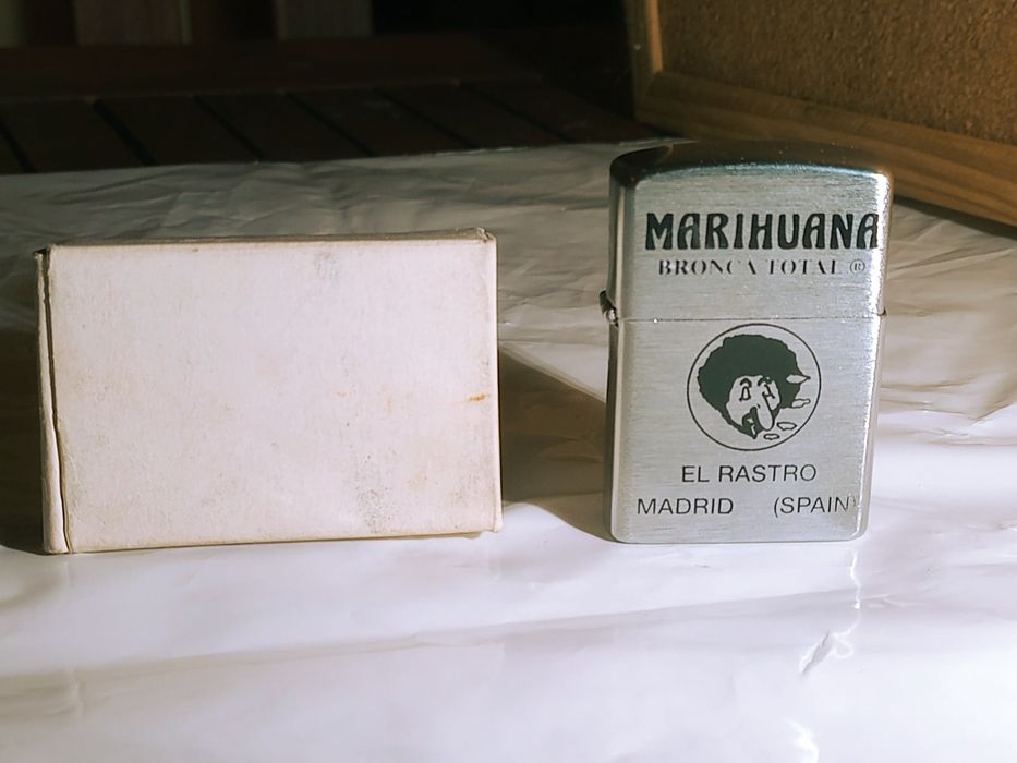 Isqueiro antigo tipo Zippo Marihuana