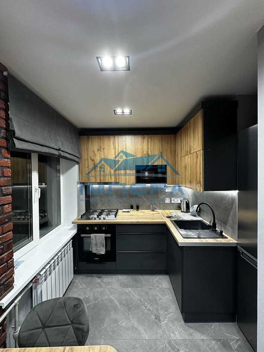 Продам 3 к квартиру в центрі з євро ремонтом